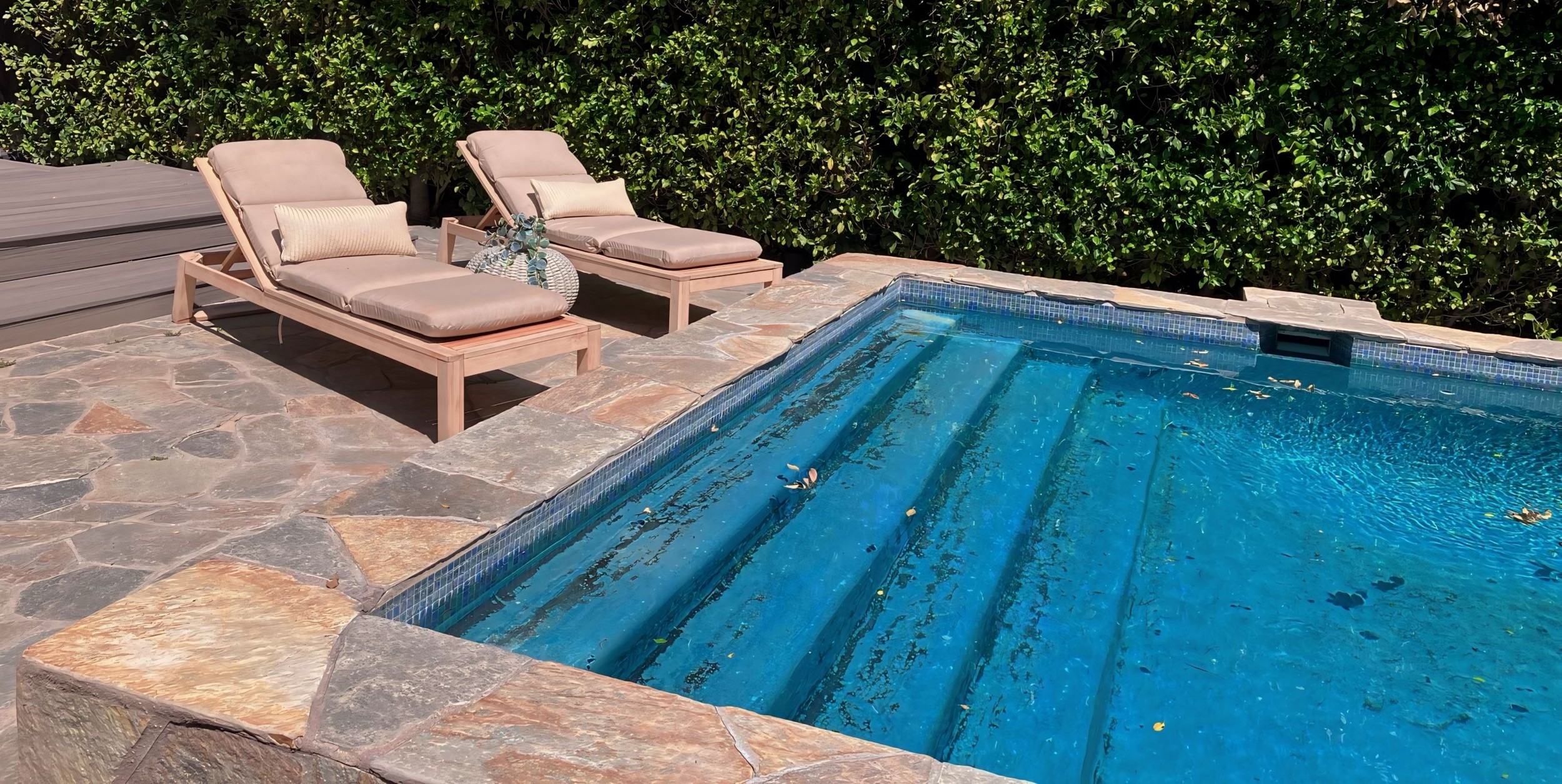 Airbnb Shutterstock 2452407121 (1)